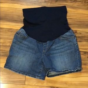 Maternity shorts